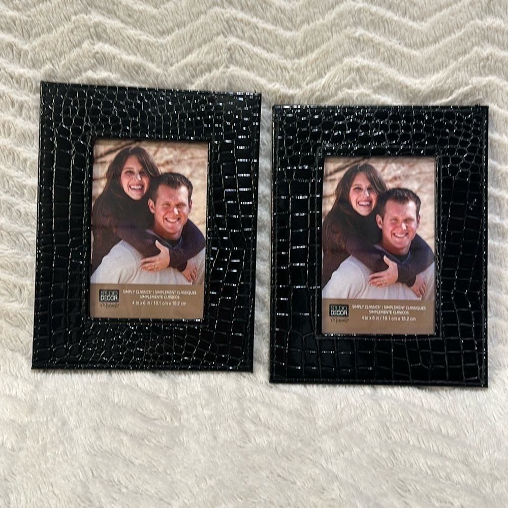 Set of Two 4x6 Photo Frames,  Shiny Black Faux Crocodile , Plastic front
